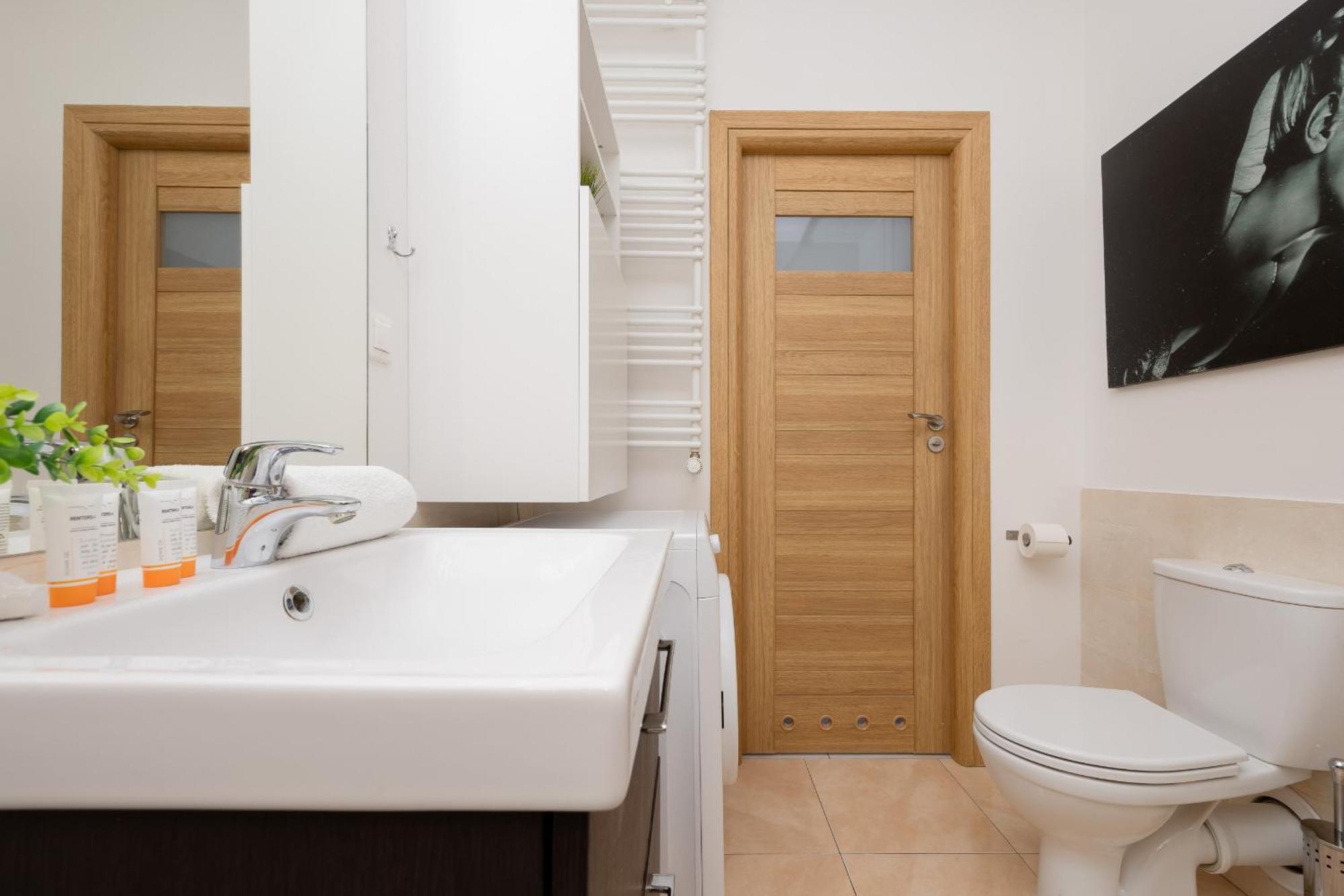 City Apartment With Parking Near Metro Mlociny By Noclegi Renters Warsaw Luaran gambar